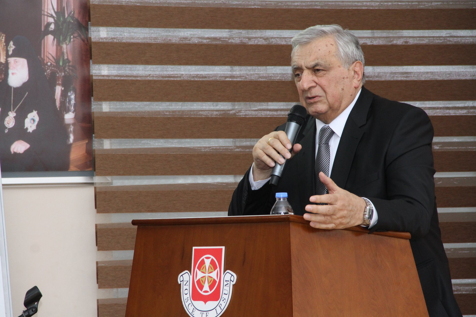 საქართველოს ეროვნულ მეცნიერებათა აკადემიის ვიცე-პრეზიდენტის, ქართული უნივერსიტეტის პროფესორის როინ მ...